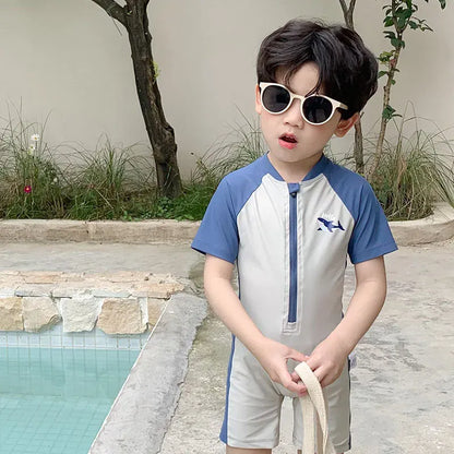 ベビー用水着 Blue / 90cm キッズ水着 半袖ラッシュガード つなぎ ワンピース スイムウェア ワンポイント【mh0005113】