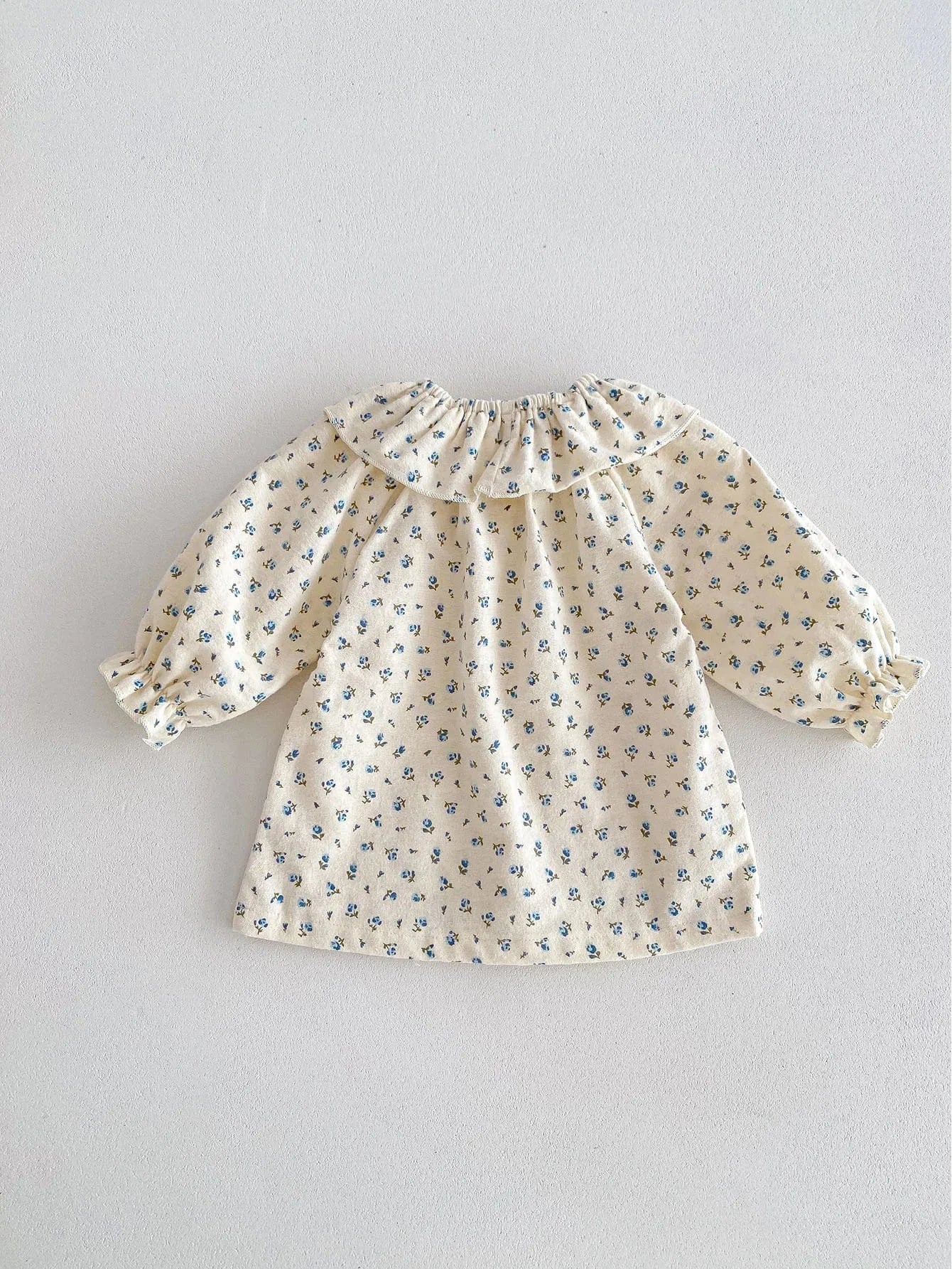 長袖ワンピース blue floral / 66cm ベビーワンピース フリルサークル襟 長袖ワンピース フラワー花柄プリント