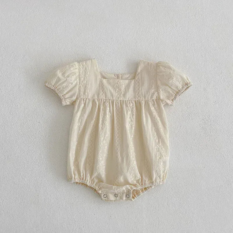 半袖ロンパース bodysuit / 66cm ☺︎ ベビーロンパース/キッズワンピース 半袖パフスリーブ レースフラワー花柄刺繍 リンクコーデ 姉妹 お揃いコーデ