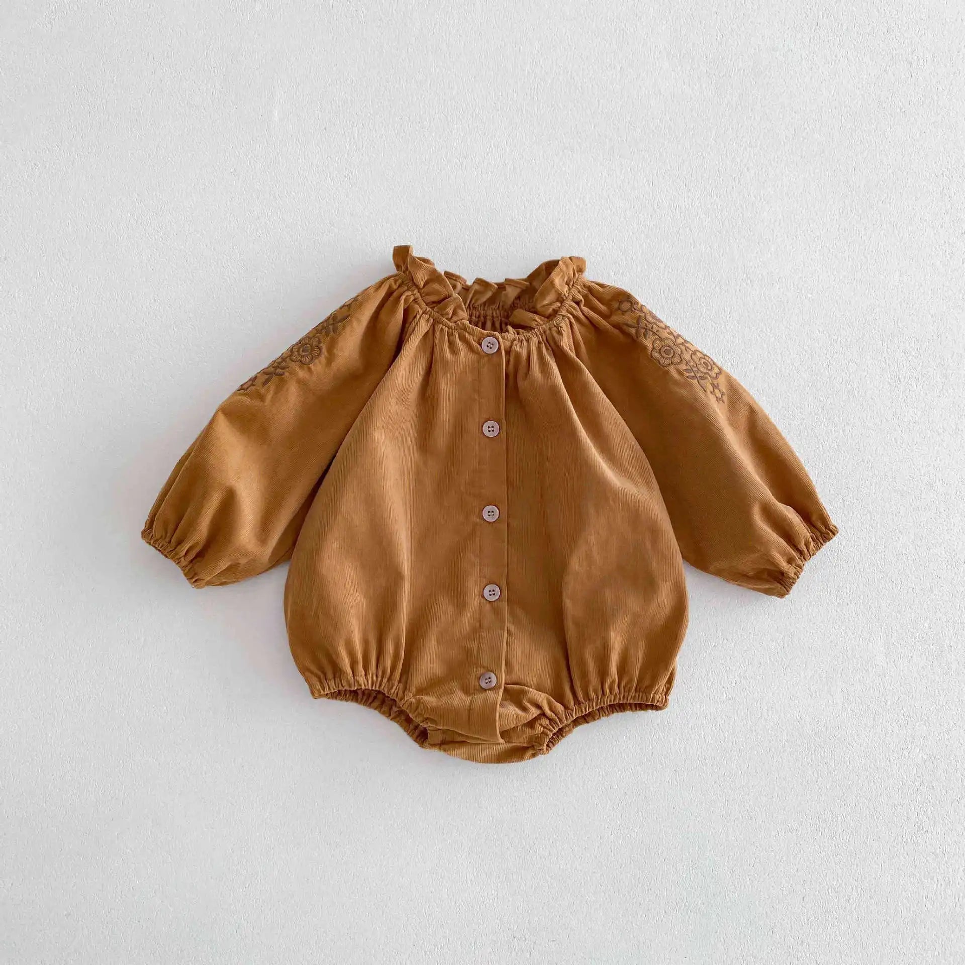 長袖ロンパース Brown / 66cm / 取り寄せ（7〜35日） ベビーロンパース コーデュロイ 長袖ボディスーツ スタンドフリルカラー フラワー花柄刺繍 ベージュ/ブラウン/2カラー