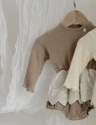 ロンパースセットアップ brown bodysuit / 6M  66CM ベビーベスト/ロンパース サイドリボンジレベスト/レースペプラムスカート肩あき長袖ボディスーツ 2カラー【mh0007726】