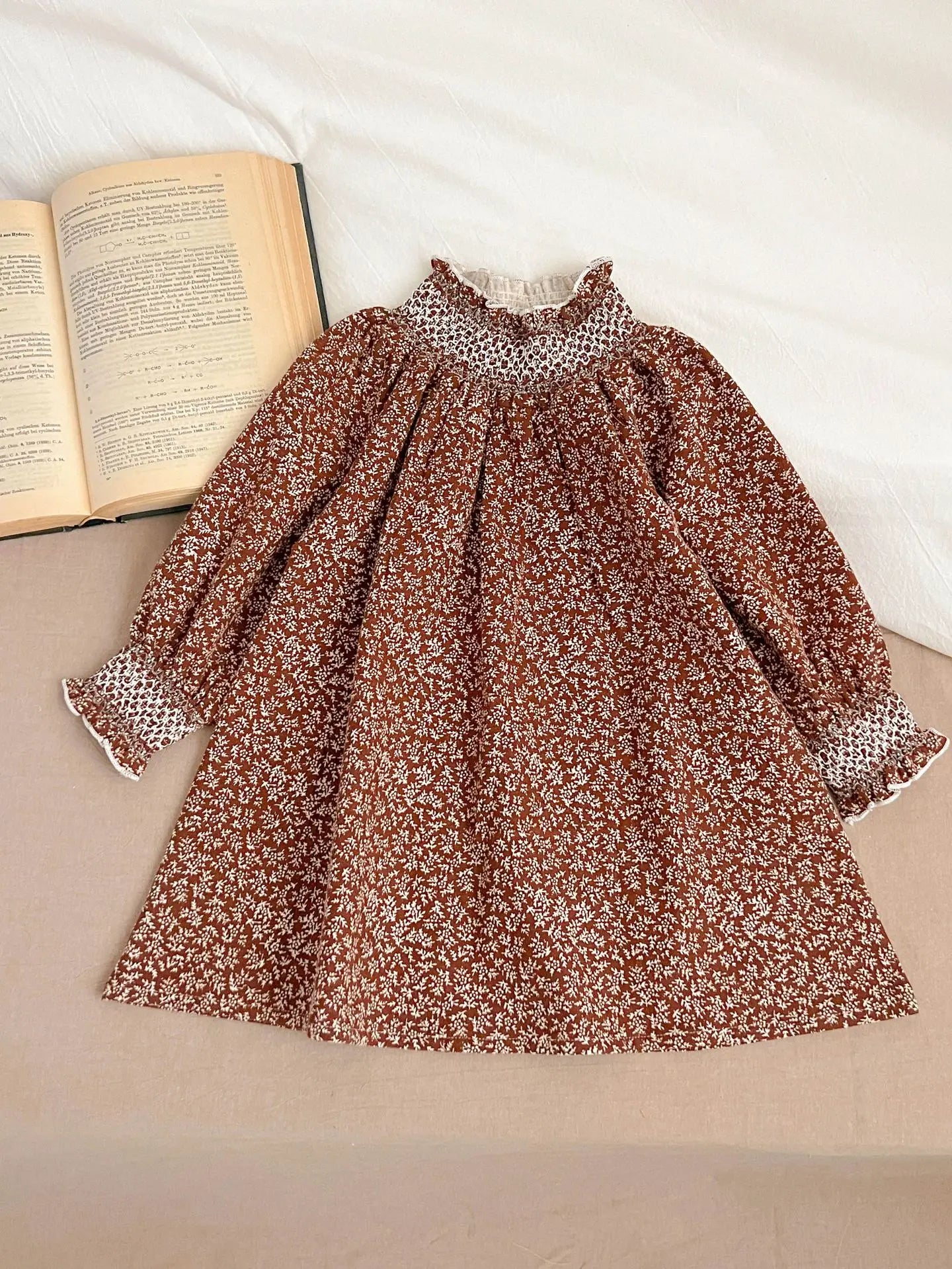 長袖ロンパース brown dress / 66cm 0-6m ベビーロンパース/キッズワンピース スタンドフリルカラー 花柄フラワープリント お出かけ リンクコーデ 姉妹お揃いコーデ 2カラー