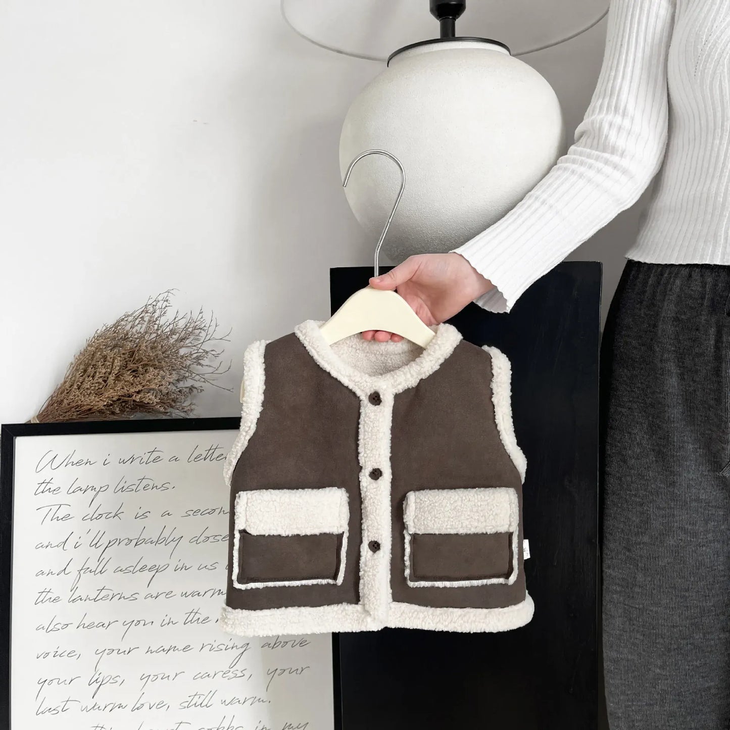 長袖セットアップ brown vest / 6M  66CM ベビーベスト/トップス/パンツ フェイクムートンボアフリースベスト/カラフルネップ長袖ニットセーター/ポンポン付きフリルニットパンツ【mh0008041】