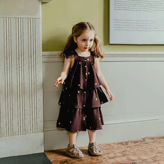 ノースリーブワンピース Burgundy / 80cm キッズワンピース ショルダーフリルティアードワンピース 刺繍 2カラー【mh0005748】