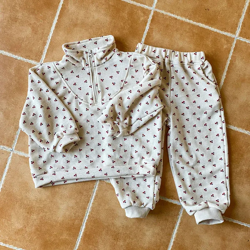 長袖セットアップ cherry print / 80cm キッズセットアップ 2点セット ハーフジップスウェットシャツ ロングパンツ フラワー花柄プリント 2カラー