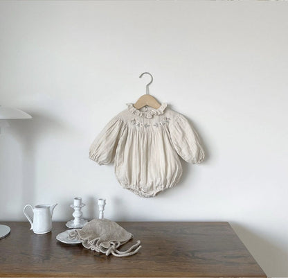 長袖ロンパース Cream / 66cm ベビー 長袖ロンパース フラワー刺繍 花柄 フリルカラー フリル クリーム グレー 2カラー ガールズ 女の子 子供服