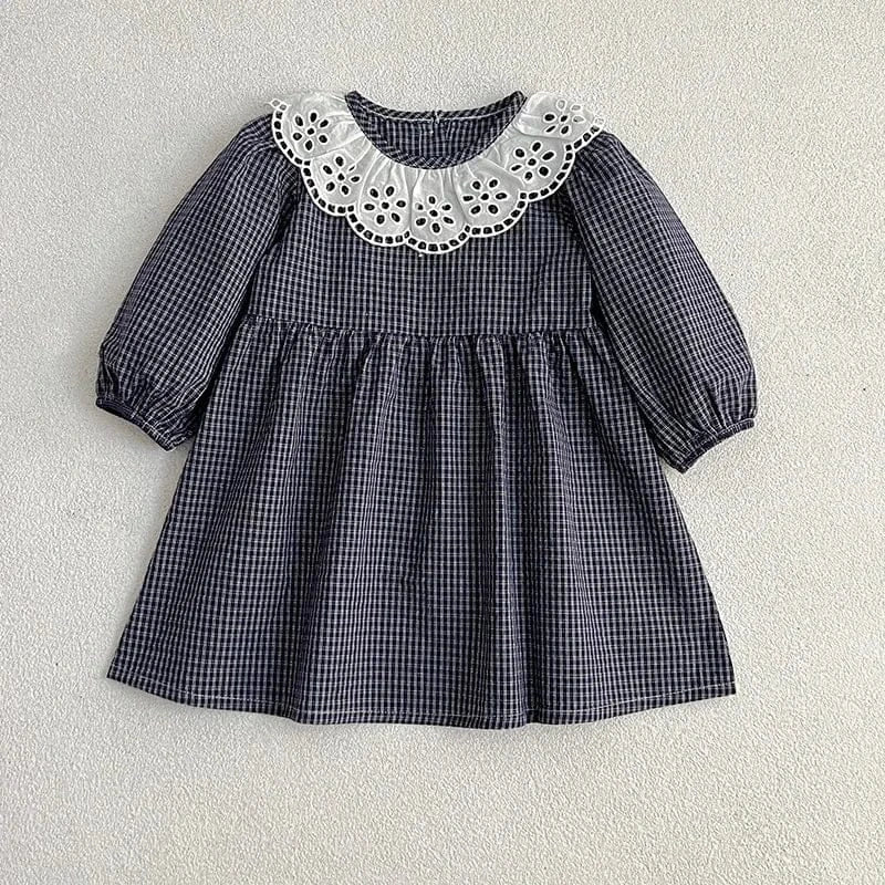 長袖ロンパース dark blue dres / 90cm 1-2y ベビーロンパース/キッズワンピース レースラッフル襟チェック長袖ボディスーツ/ワンピース 2カラー リンクコーデ 姉妹 お揃いコーデ【mh0007607】