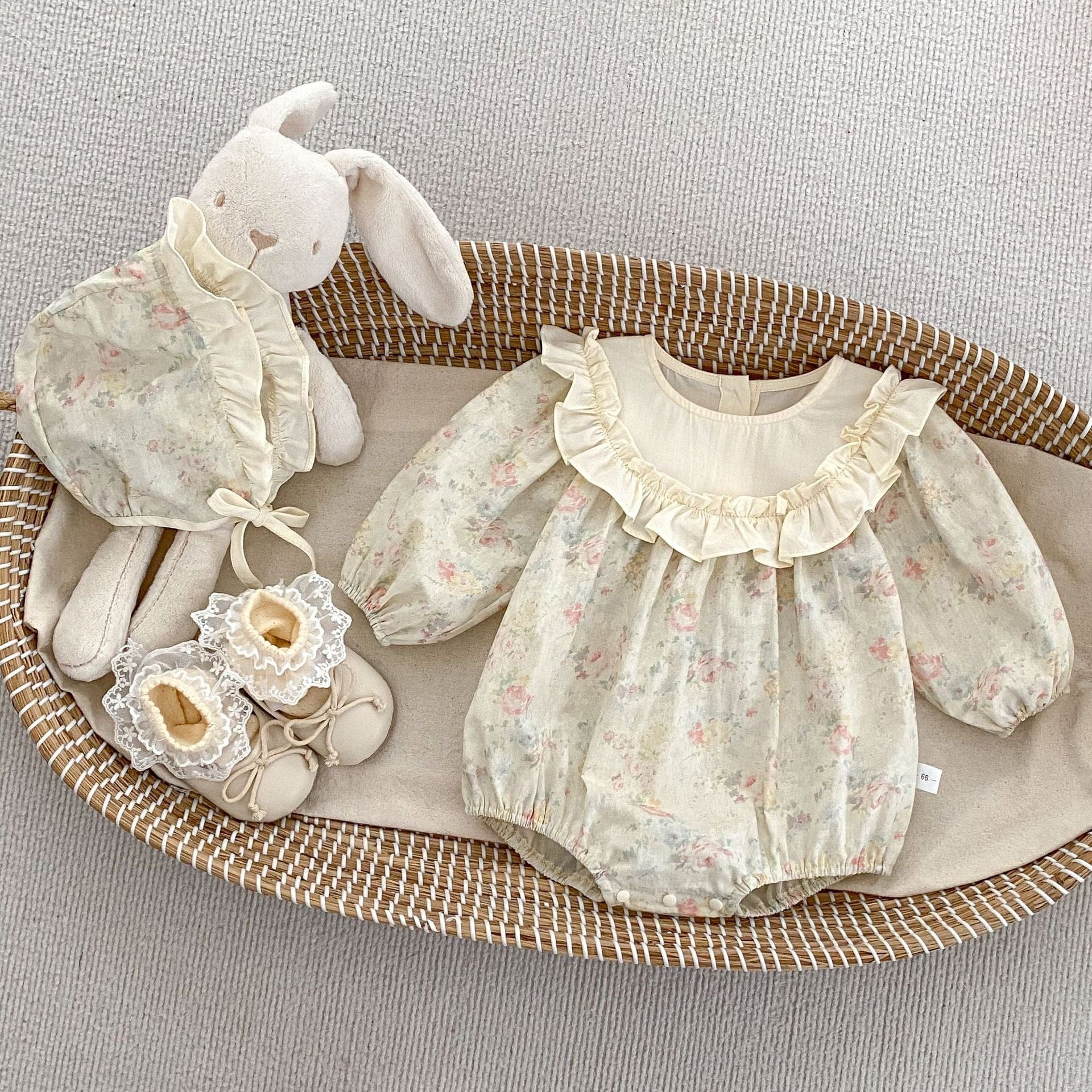 長袖ロンパース Floral / 66cm ベビーロンパース帽子セット フラワープリントフリル長袖ボディスーツ+フリルボンネットセット【mh0009200】