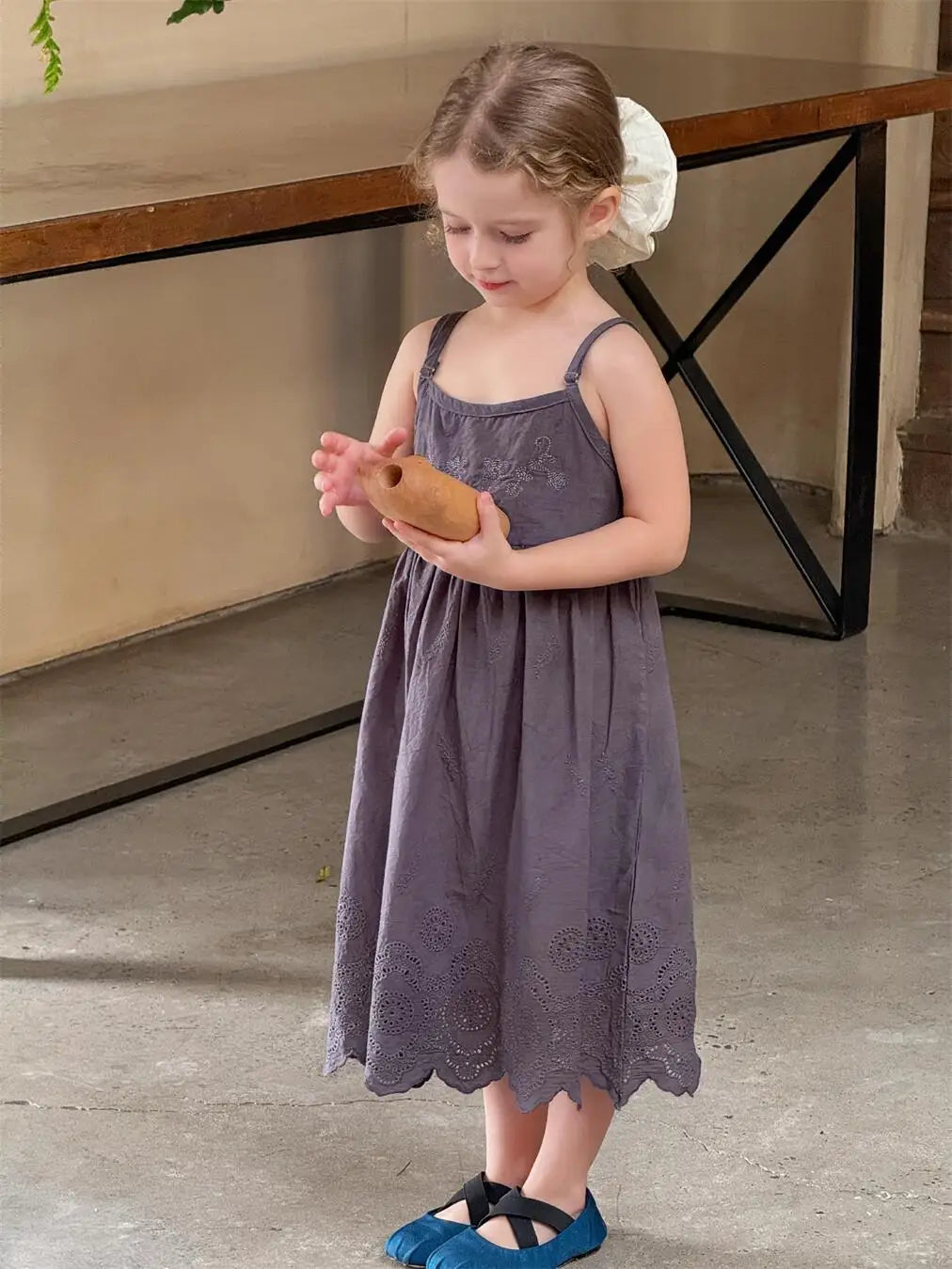 ノースリーブワンピース Gray / 2T (90) キッズワンピース フラワー刺繍キャミソールスカラップレースワンピース【mh0008896】