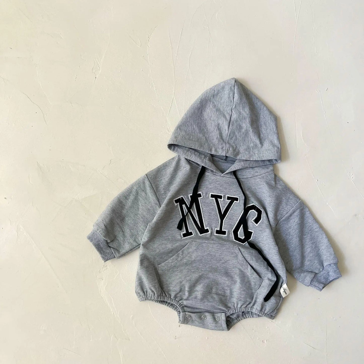 長袖ロンパース Gray / 6M  66CM ベビーロンパース 長袖フーディボディスーツ レターロゴ刺繍 ポケット ブルー グレー 2カラー【mh0003782】