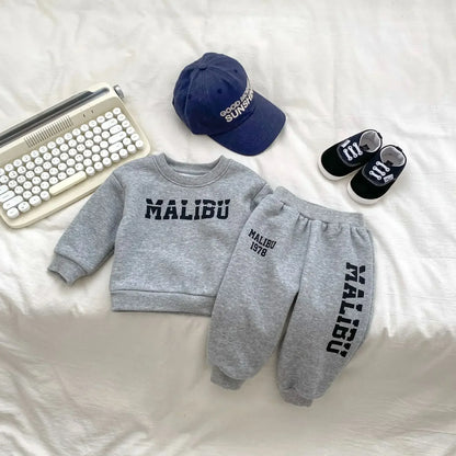 長袖セットアップ Gray / 73cm 6-9M ベビーキッズセットアップ 2点セット MALIBUロゴ裏フリース長袖スウェットシャツ+スウェットパンツ 2カラー【mh0007456】