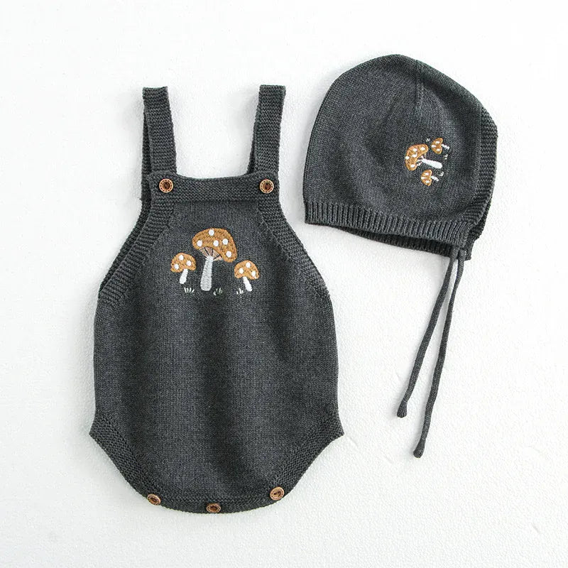 ロンパースセットアップ gray bodysuit / 66cm ベビーカーディガン/ロンパース ニットきのこ刺繍カーディガンジャケット/ニットマッシュルーム刺繍サスペンダーボディスーツ+ボンネット帽子セット 2カラー【mh0006696】