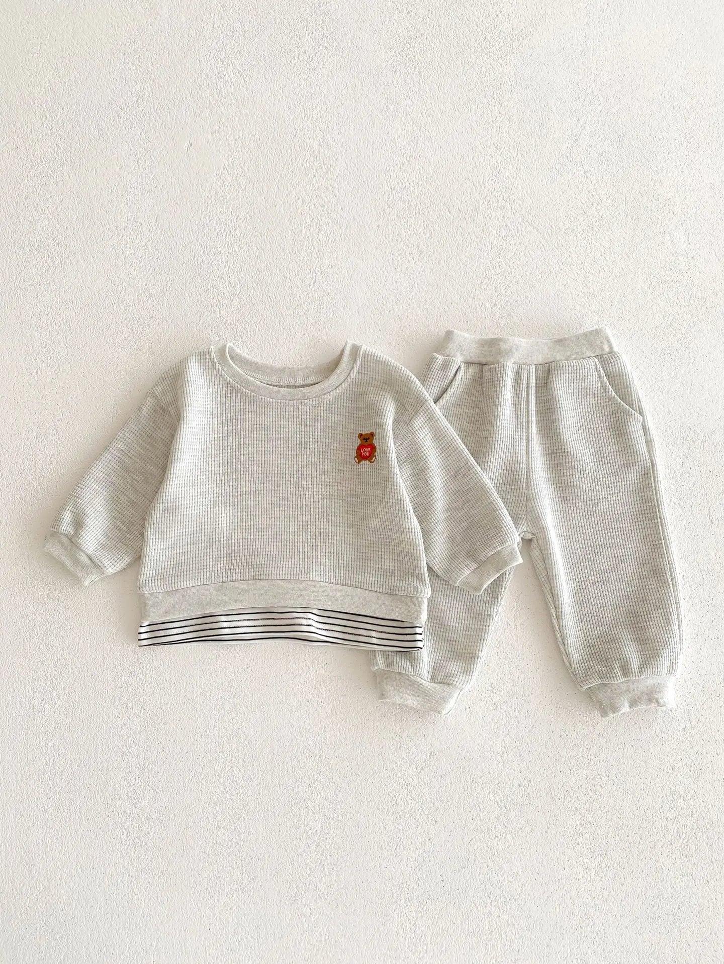 長袖セットアップ grey / 66cm / 取り寄せ（3〜14日） ☺︎ ベビーセットアップ 2点セット ワッフル 長袖ドッキングTシャツ ロングパンツ ベアくまワンポイント 3カラー