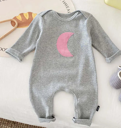 長袖ロンパース grey / 66cm / 取り寄せ（7〜21日） ベビーロンパース 長袖ジャンプスーツ 月ムーン刺繍 3カラー