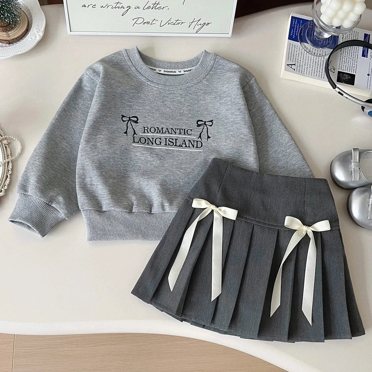 長袖セットアップ Grey / 90cm 1-2y キッズセットアップ 2点セット リボンロゴプリント長袖スウェットシャツ+ダブルリボンプリーツスカート【mh0007649】