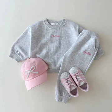 長袖セットアップ Grey / 9M 73cm ベビーキッズセットアップ 2点セット 長袖スウェットシャツ+スウェットパンツ トレーナー レターロゴ刺繍 パステル4カラー【mh0006476】