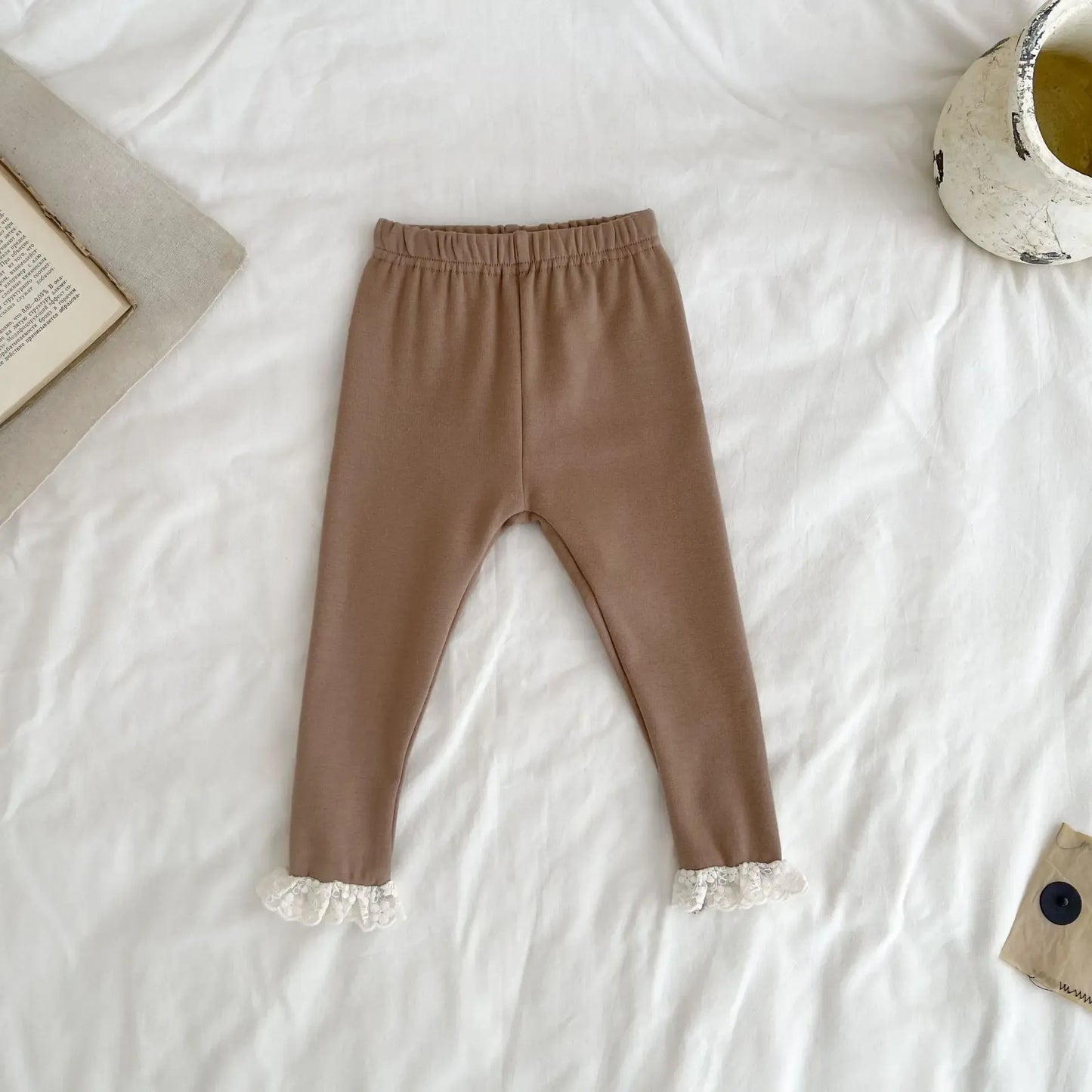 レギンスパンツ Khaki / 3-6M  66cm ベビーパンツ 裾レースフリルレギンスパンツ 2カラー【mh0006829】