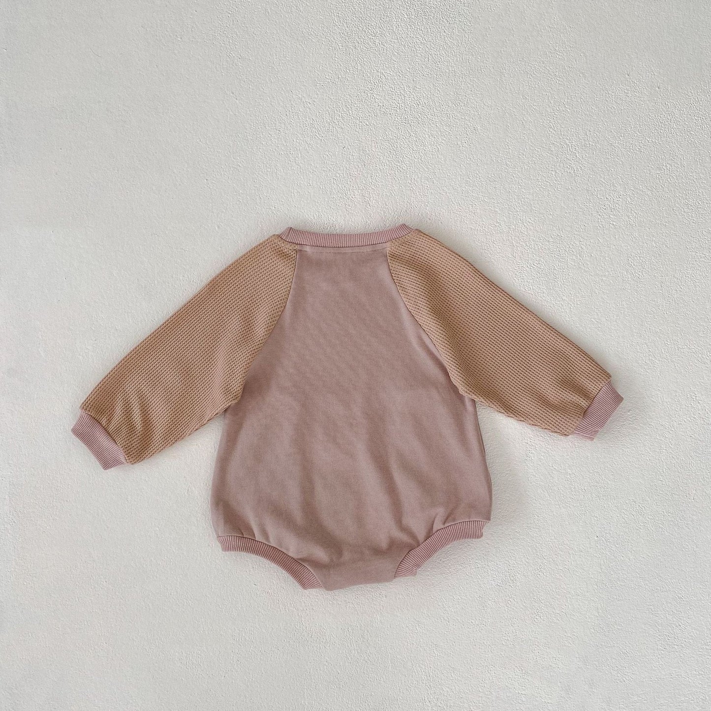 長袖ロンパース Khaki / 66cm ベビー 長袖ロンパース ワッフルショルダーパッチワーク ラグランスリーブ カーキ グレー 2カラー ボーイズ 男の子 子供服 7772