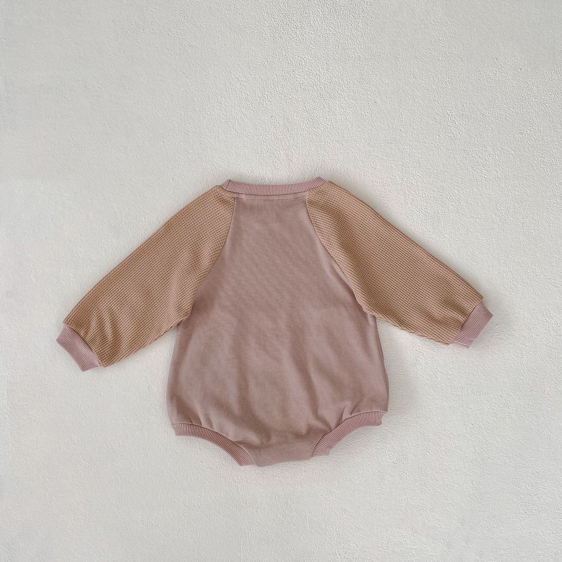 長袖ロンパース Khaki / 66cm ベビー 長袖ロンパース ワッフルショルダーパッチワーク ラグランスリーブ カーキ グレー 2カラー ボーイズ 男の子 子供服 7772