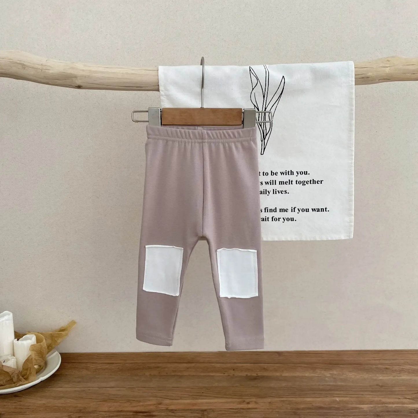 レギンスパンツ Khaki / 6M  66CM ベビーパンツ 膝パッチ パッチワーク レギンスパンツ 2カラー【mh0006358】