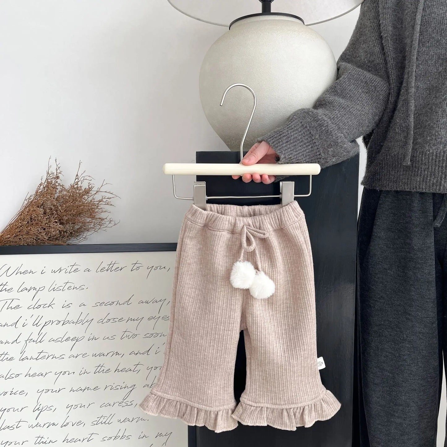 長袖セットアップ khaki pants / 6M  66CM ベビーベスト/トップス/パンツ フェイクムートンボアフリースベスト/カラフルネップ長袖ニットセーター/ポンポン付きフリルニットパンツ【mh0008041】