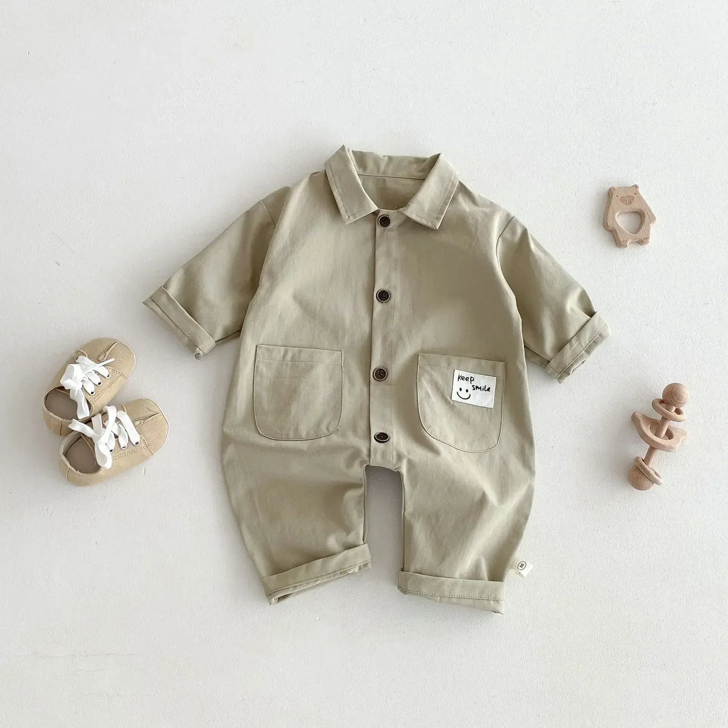 長袖ジャンプスーツ Light Khaki / 66cm 0-6m ベビージャンプスーツ バックプリント長袖シャツつなぎ 2カラー【mh0007292】