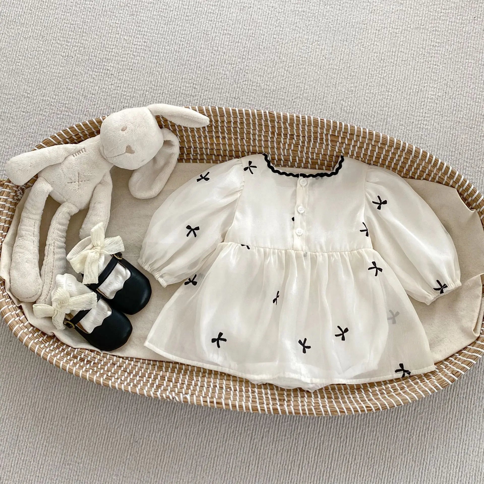 長袖ロンパース ベビーロンパース リボン刺繍シアースカート長袖パフスリーブボディスーツ【mh-0008550】