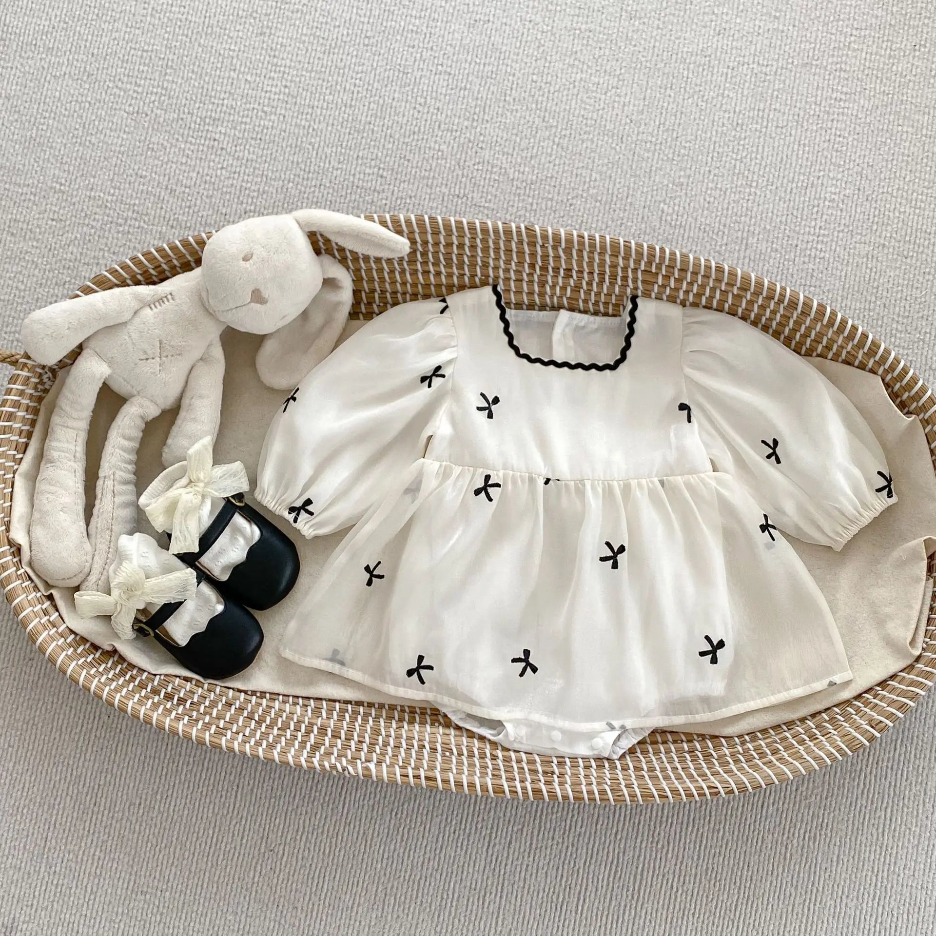 長袖ロンパース ベビーロンパース リボン刺繍シアースカート長袖パフスリーブボディスーツ【mh-0008550】