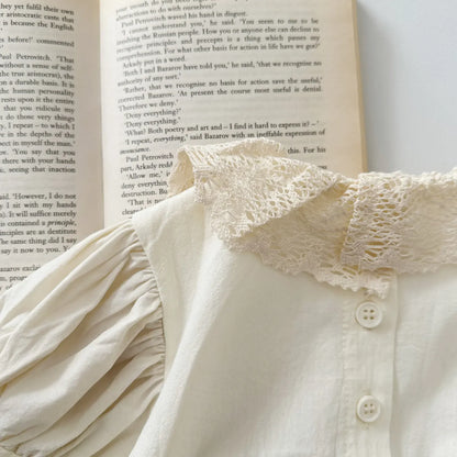 長袖ロンパース ベビーロンパース 長袖パフスリーブボディスーツ レース襟 フラワー花柄刺繍 ベージュ【mh0004663】