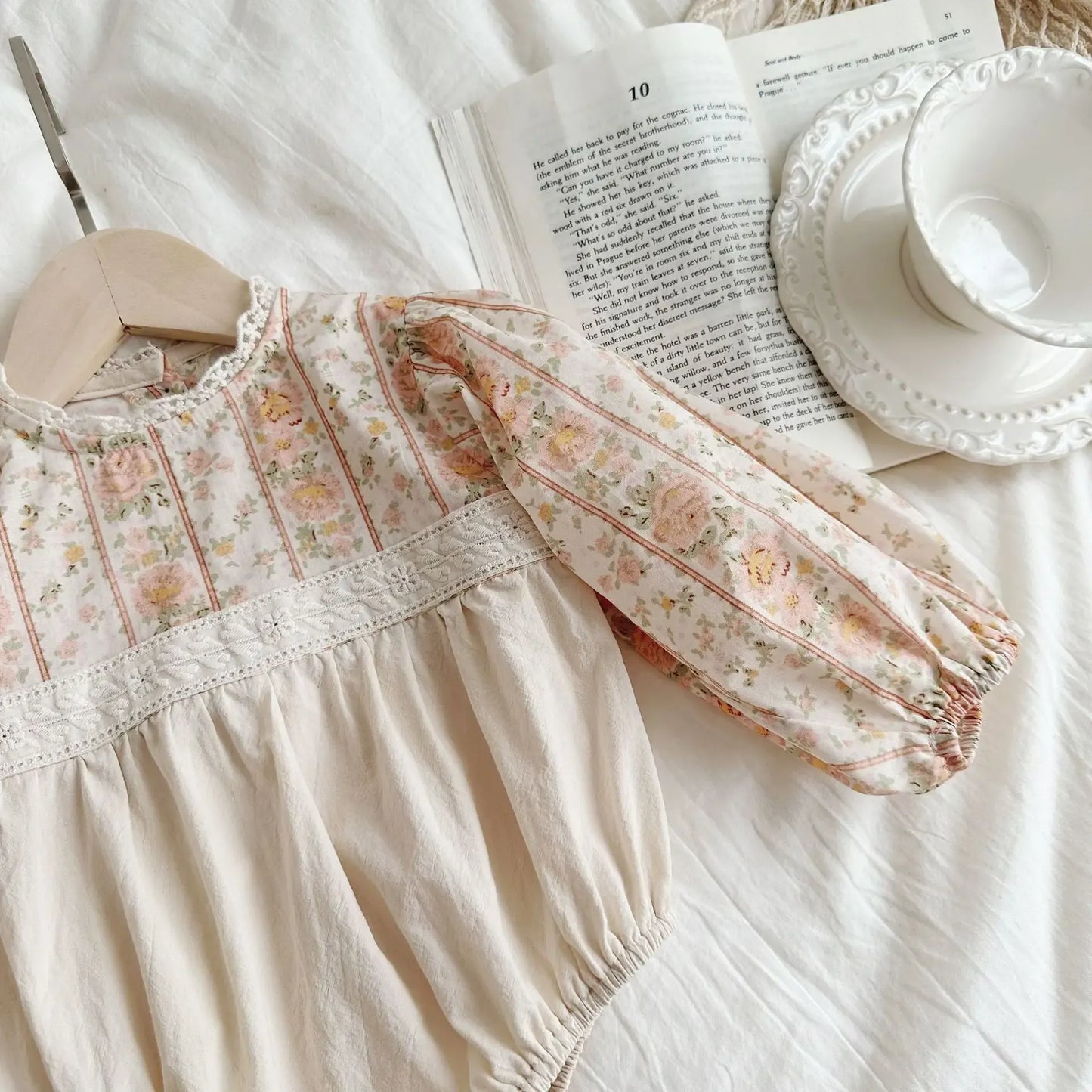 長袖ロンパース ベビーロンパース 長袖パフスリーブボディスーツ レトロ フラワー花柄プリント レース【mh0004664】