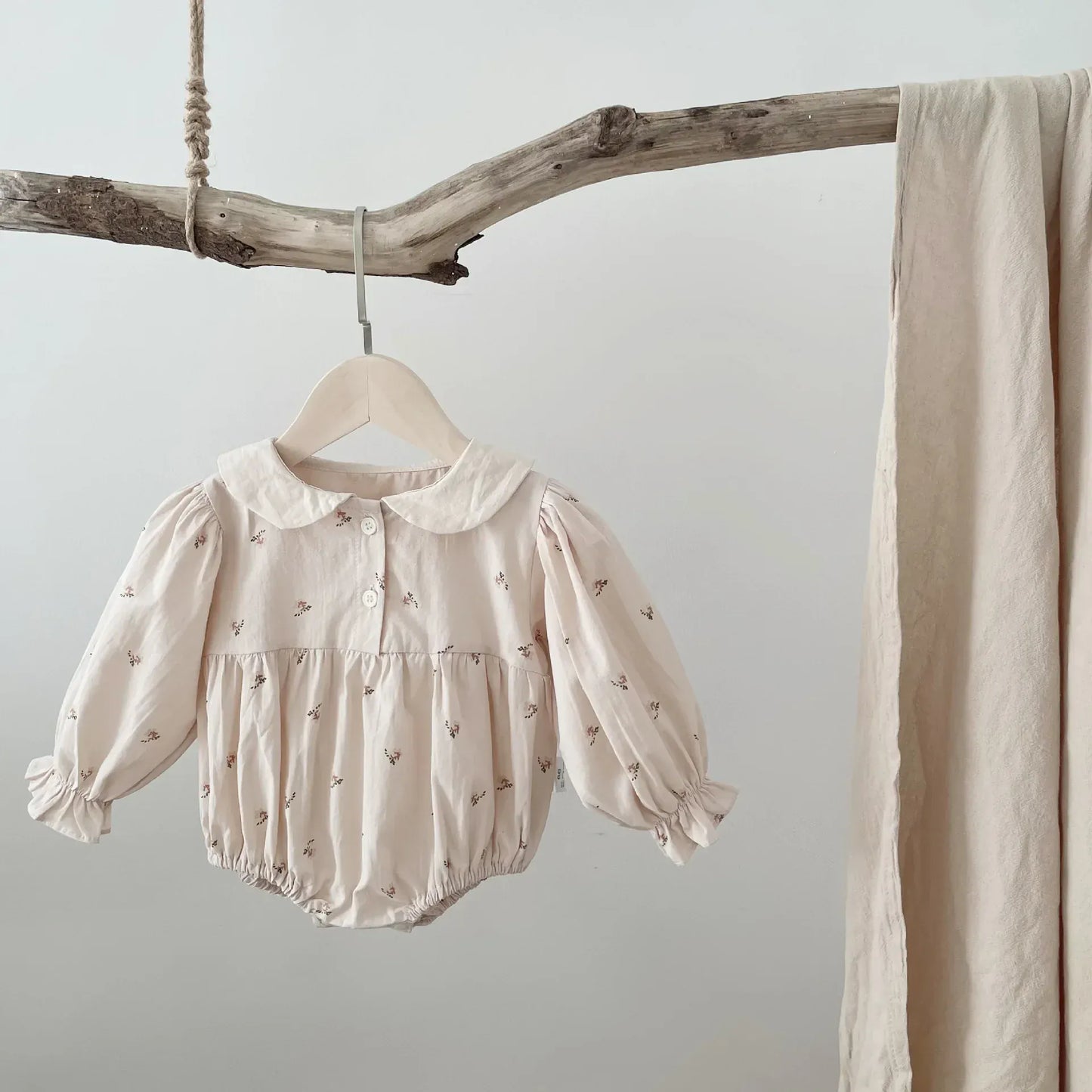 長袖ロンパース ベビーロンパース 長袖パフスリーブボディスーツ 丸襟 フラワー小花柄プリント【mh0004667】