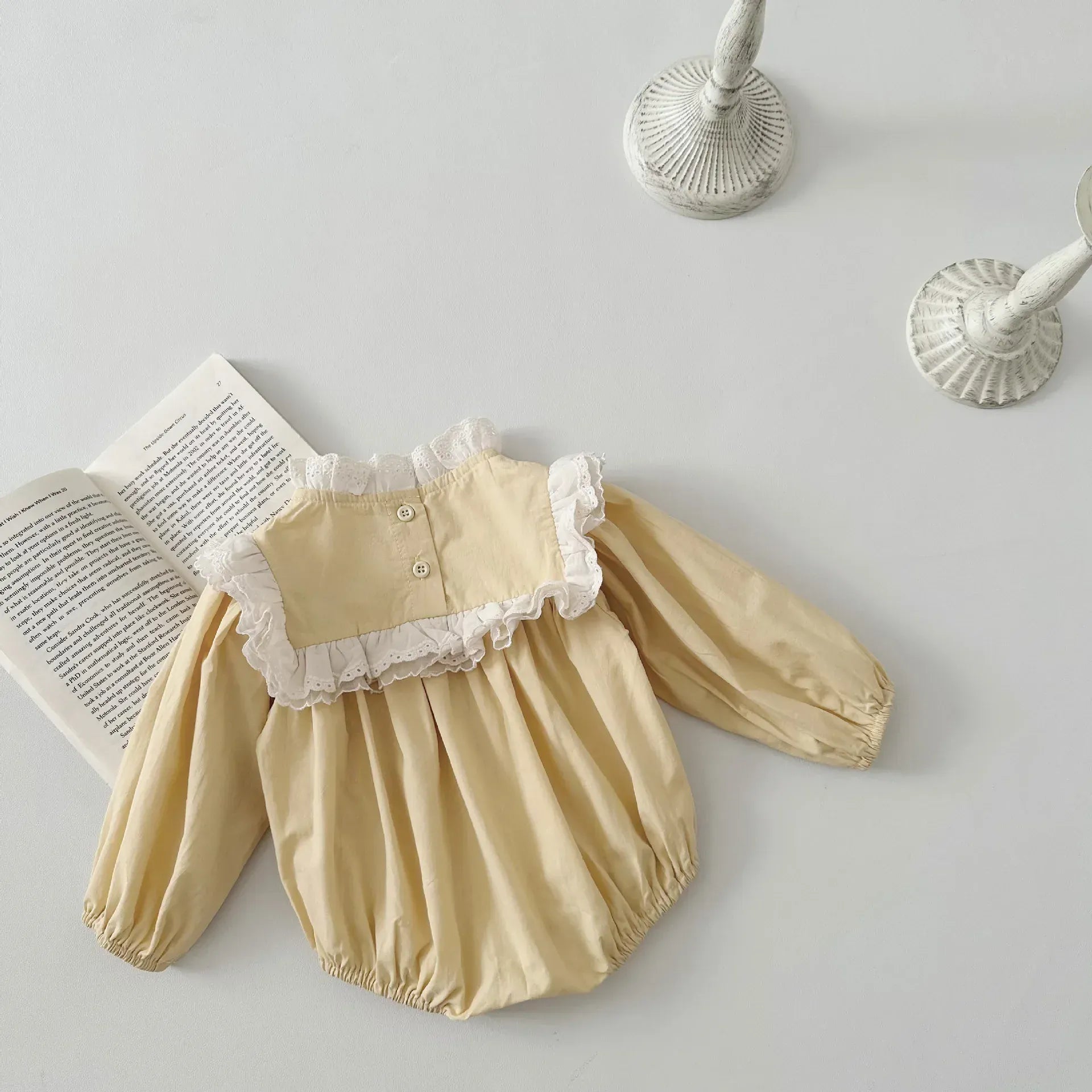 長袖ロンパース ベビーロンパース 長袖パフスリーブボディスーツ レーススタンドカラー イエロー【mh0004668】