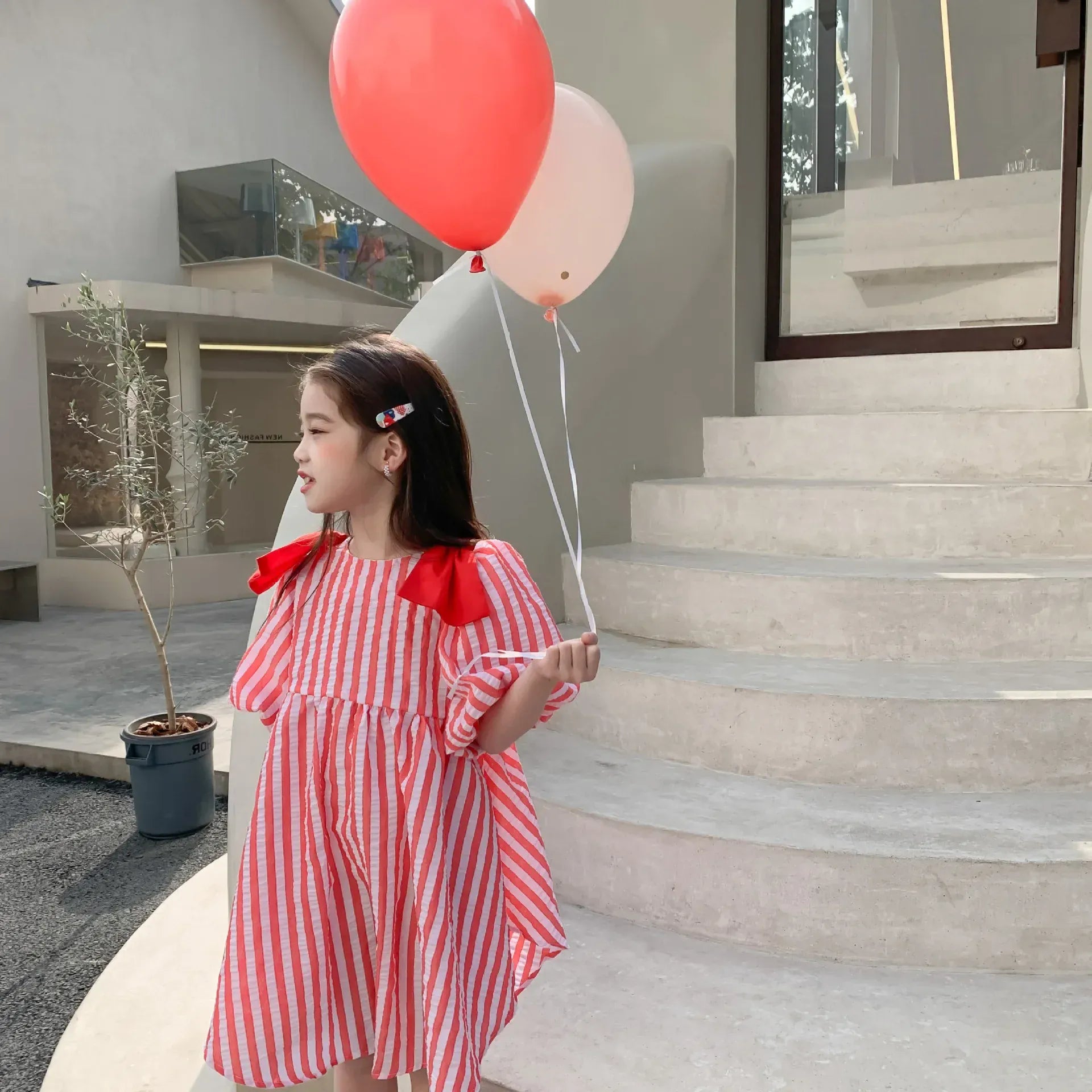 半袖ワンピース キッズワンピース 半袖ボリュームパフスリーブ ショルダーリボン ストライプワンピース レッド【mh0005961】