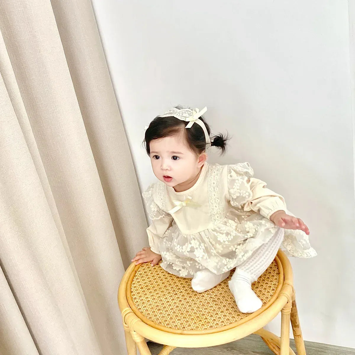 長袖ロンパース ベビーロンパース ヘアバンドセット 長袖スカートボディスーツ レース ヘアリボン ベージュ【mh0006225】