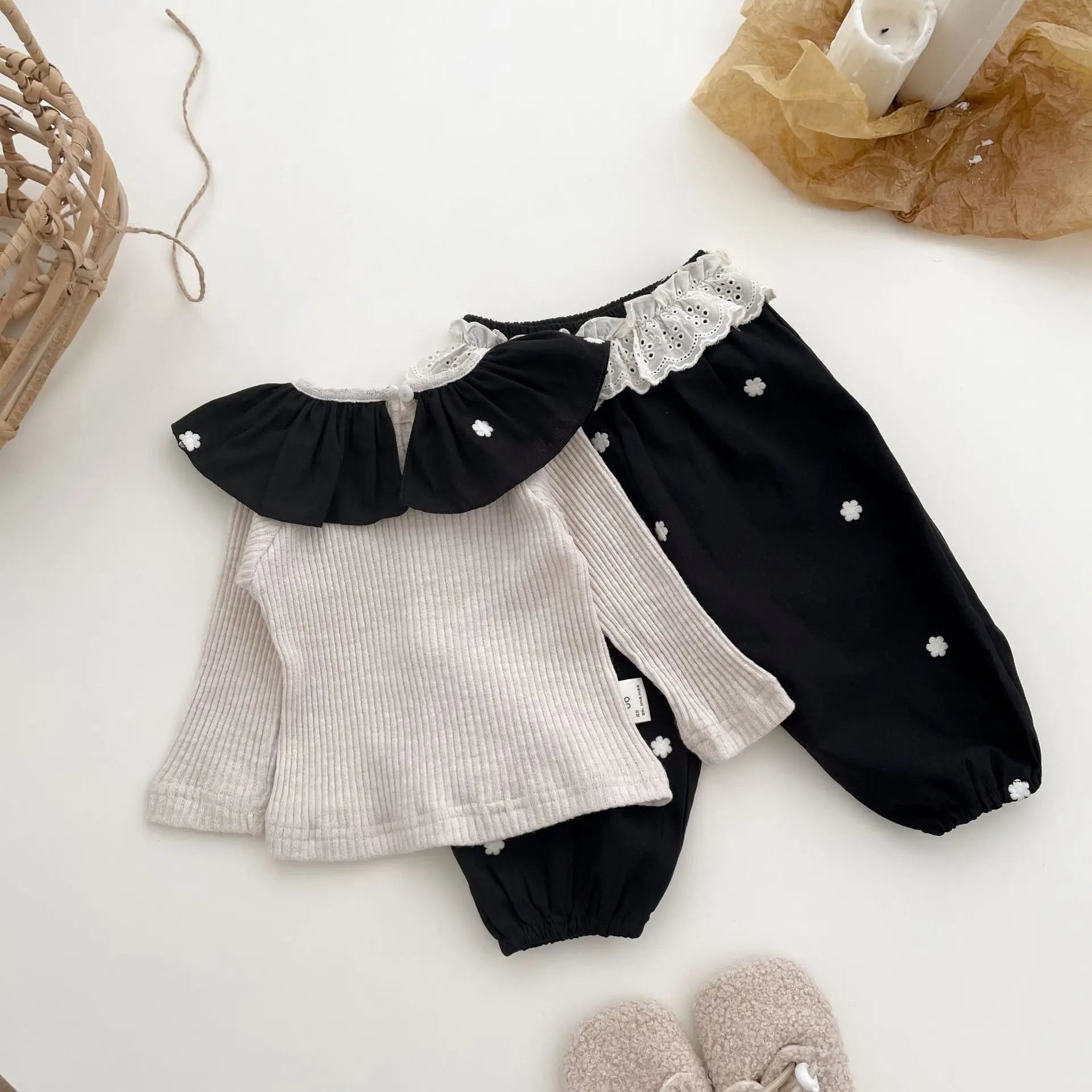 長袖セットアップ ベビートップス/パンツ ニット ラッフルフリルカラー長袖カットソートップス/ペプラムフリルロングパンツ フラワー花柄刺繍【mh0006352】