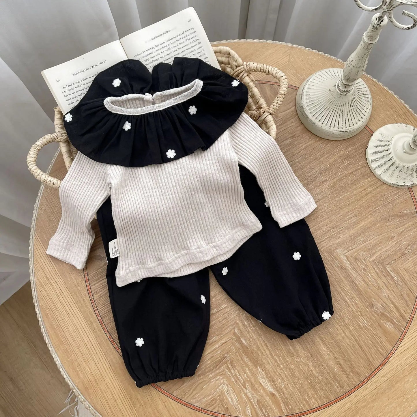 長袖セットアップ ベビートップス/パンツ ニット ラッフルフリルカラー長袖カットソートップス/ペプラムフリルロングパンツ フラワー花柄刺繍【mh0006352】