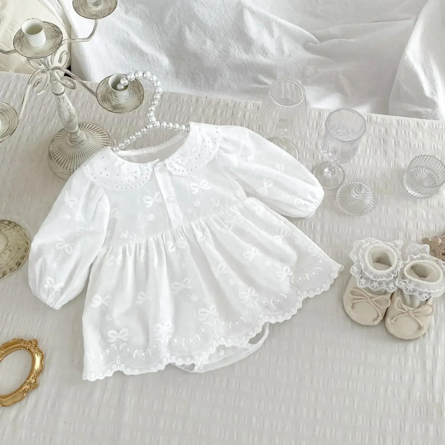 長袖ロンパース ベビーロンパース 丸襟レースリボン刺繍スカートボディスーツ ベビードレスホワイト【mh0007058】