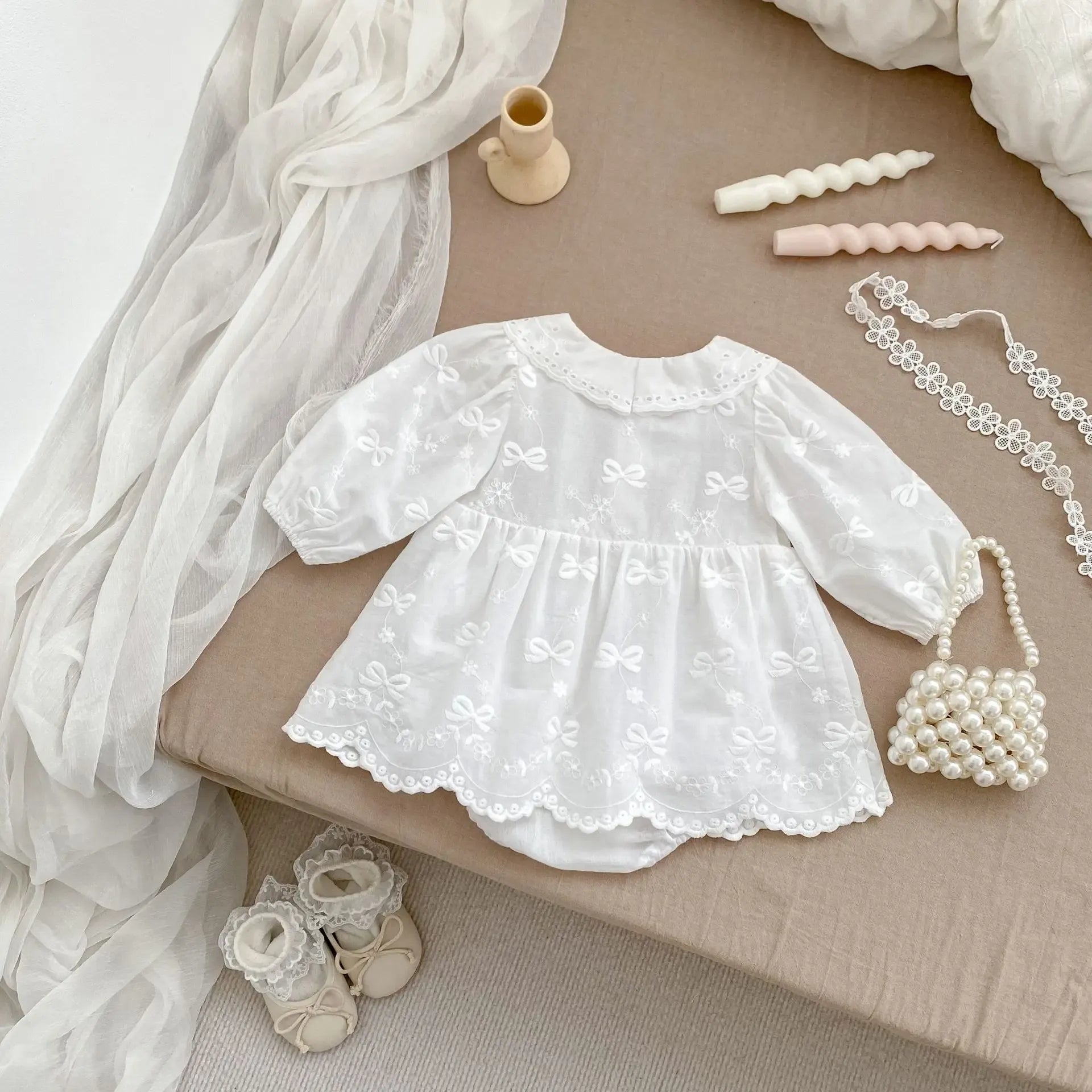 長袖ロンパース ベビーロンパース 丸襟レースリボン刺繍スカートボディスーツ ベビードレスホワイト【mh0007058】