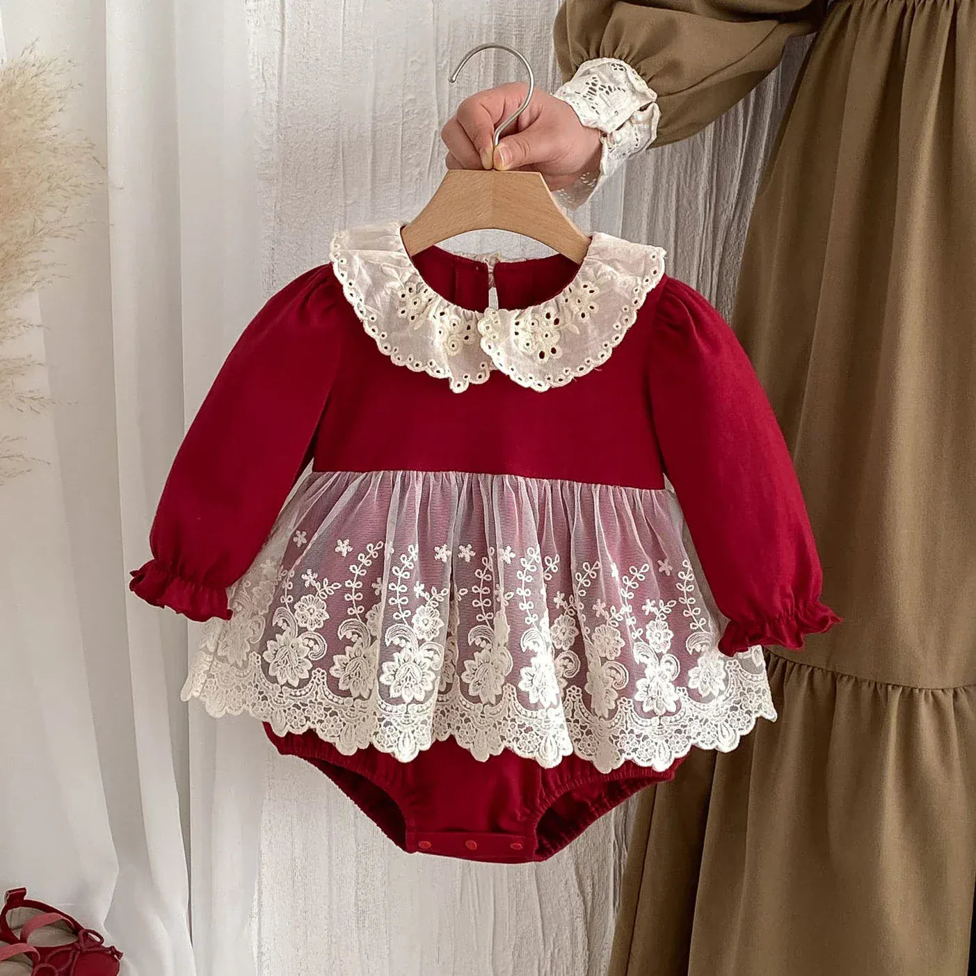 長袖ロンパース ベビーロンパース レース襟フリルスカート長袖ボディスーツ レッド【mh0007148】