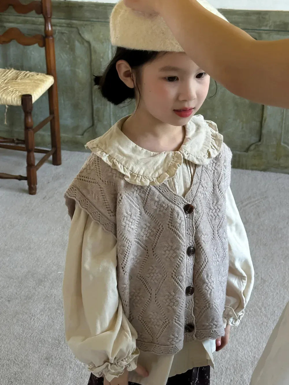 長袖セットアップ キッズトップス/ベスト/パンツ フリル襟長袖ブラウス/フラワーエンボスレースニットジレベスト/フラワープリントワイドパンツ【mh0007362】