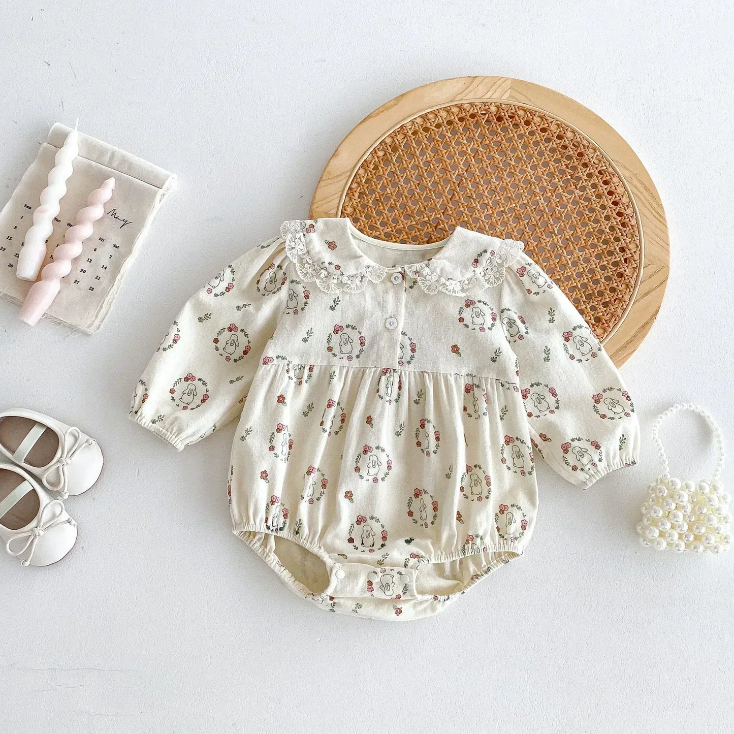 長袖ロンパース ベビーロンパース フラワーうさぎプリントレース丸襟長袖ボディスーツ アプリコット【mh0007398】