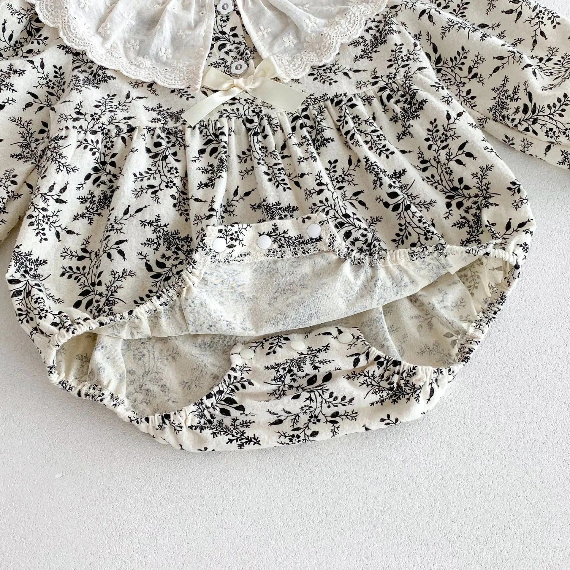 長袖ロンパース ベビーロンパース レース襟フラワープリント長袖ボディスーツ【mh0007400】