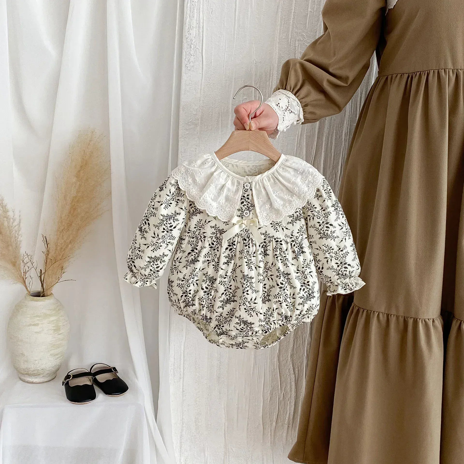 長袖ロンパース ベビーロンパース レース襟フラワープリント長袖ボディスーツ【mh0007400】