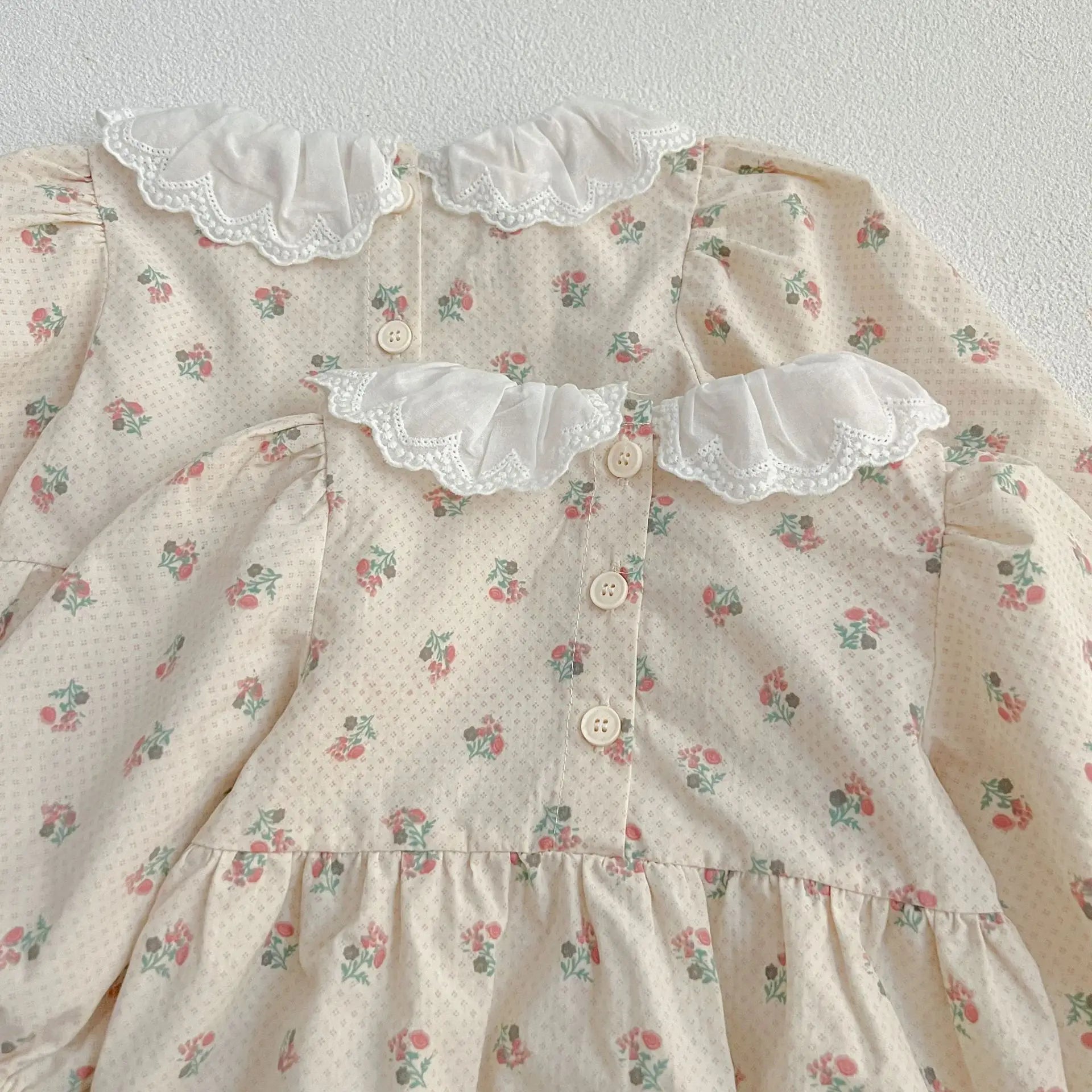 長袖ロンパース ベビーロンパース/キッズワンピース レースフリル襟ピンタックフラワープリント長袖ボディスーツ/ワンピース リンクコーデ 姉妹 お揃いコーデ【mh0007418】