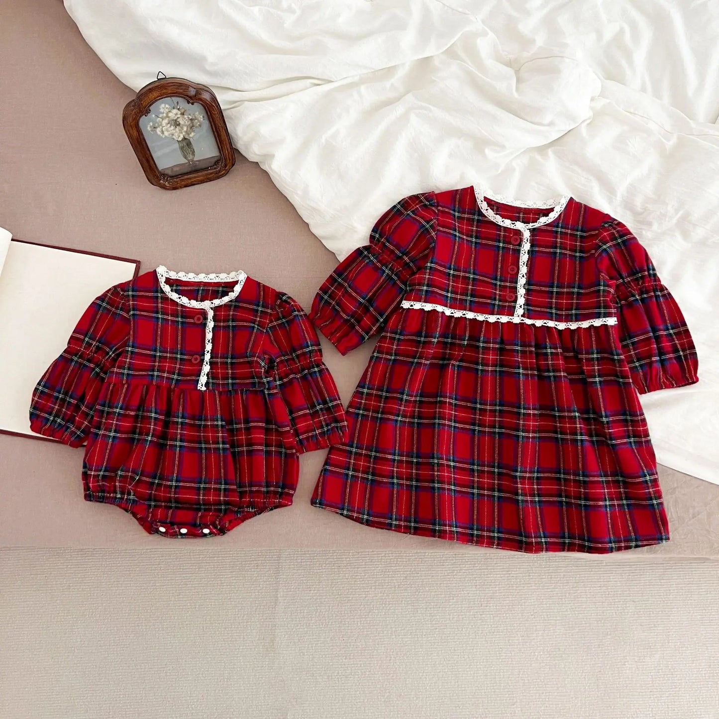 長袖ロンパース ベビーロンパース/キッズワンピース タータンチェックレース縁取り長袖ボディスーツ/ワンピース リンクコーデ 姉妹 お揃いコーデ【mh0007419】