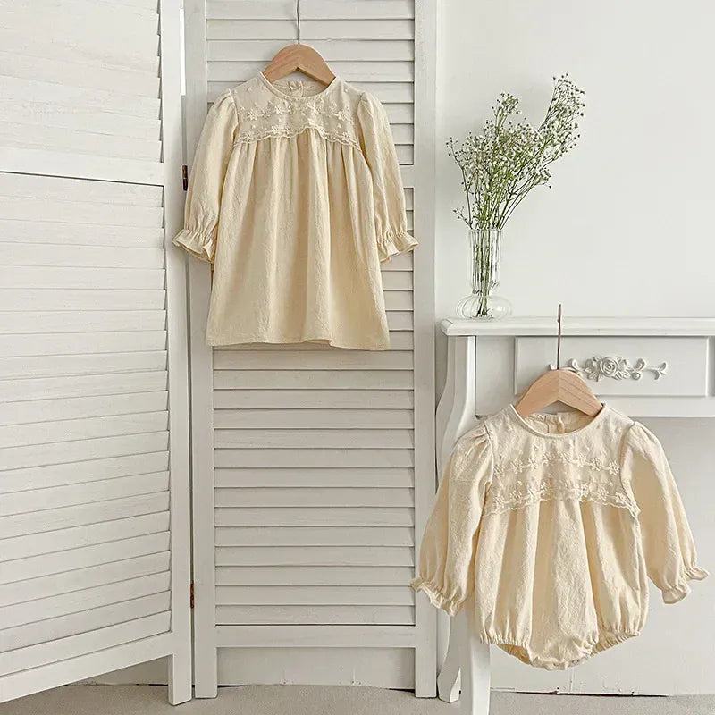 長袖ロンパース ベビーロンパース/キッズワンピース レースフラワー長袖ボディスーツ/ワンピース リンクコーデ 姉妹 お揃いコーデ【mh0007422】