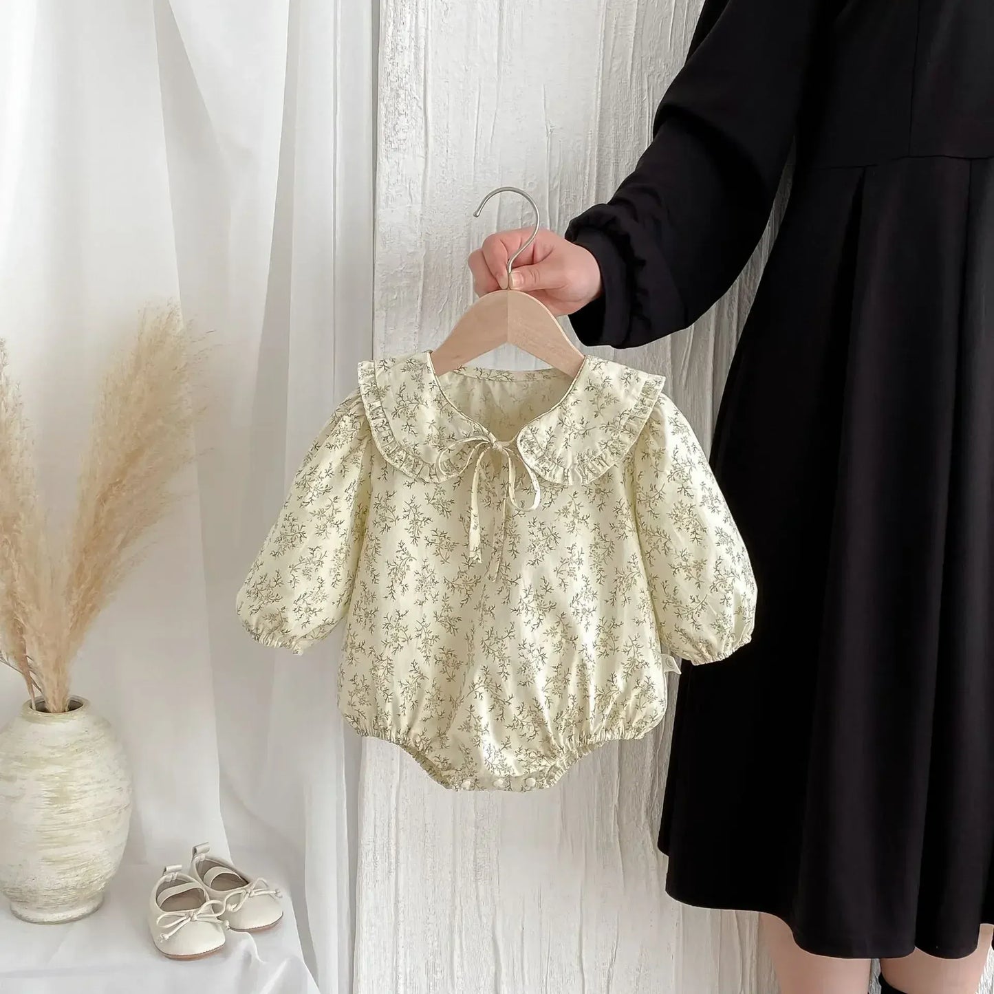 長袖ロンパース キッズロンパース フラワープリント丸襟リボン長袖パフスリーブボディスーツ【mh0007532】