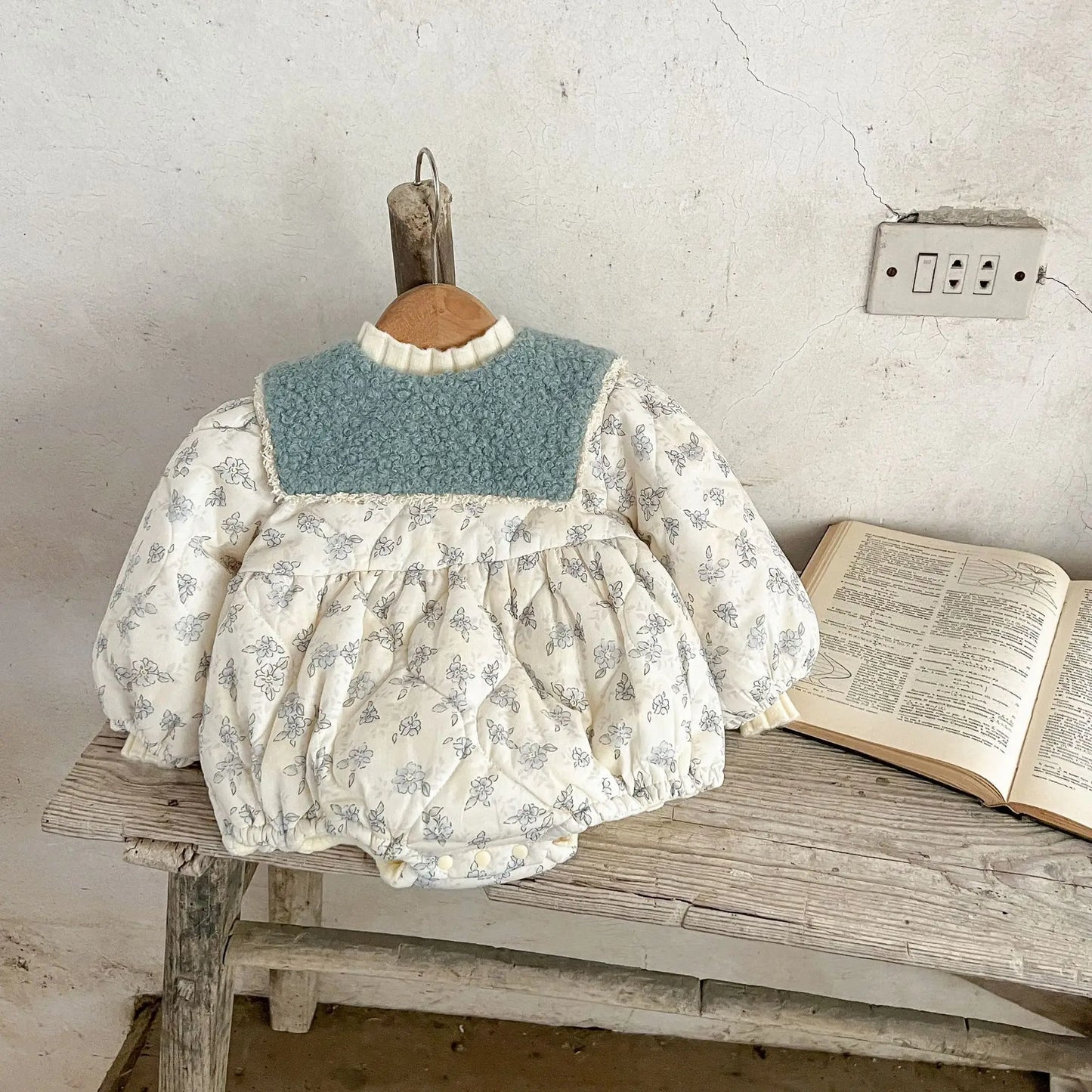 長袖ロンパース ベビーロンパース フラワープリントボアフリースセーラーカラーキルティング厚手長袖ボディスーツ【mh0007626】