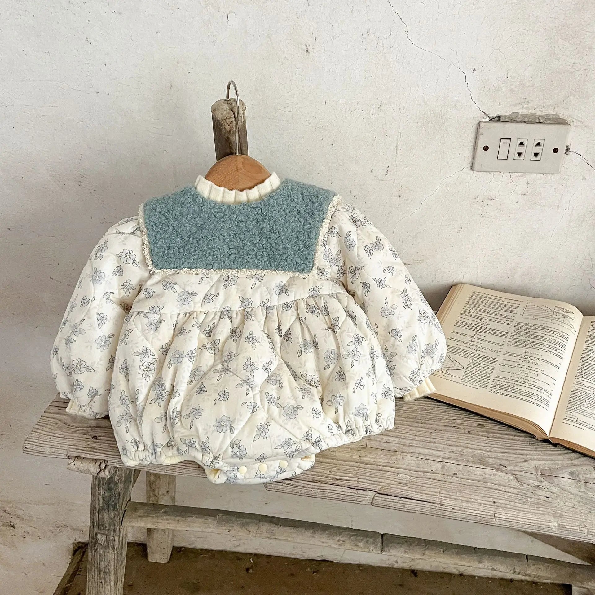 長袖ロンパース ベビーロンパース フラワープリントボアフリースセーラーカラーキルティング厚手長袖ボディスーツ【mh0007626】