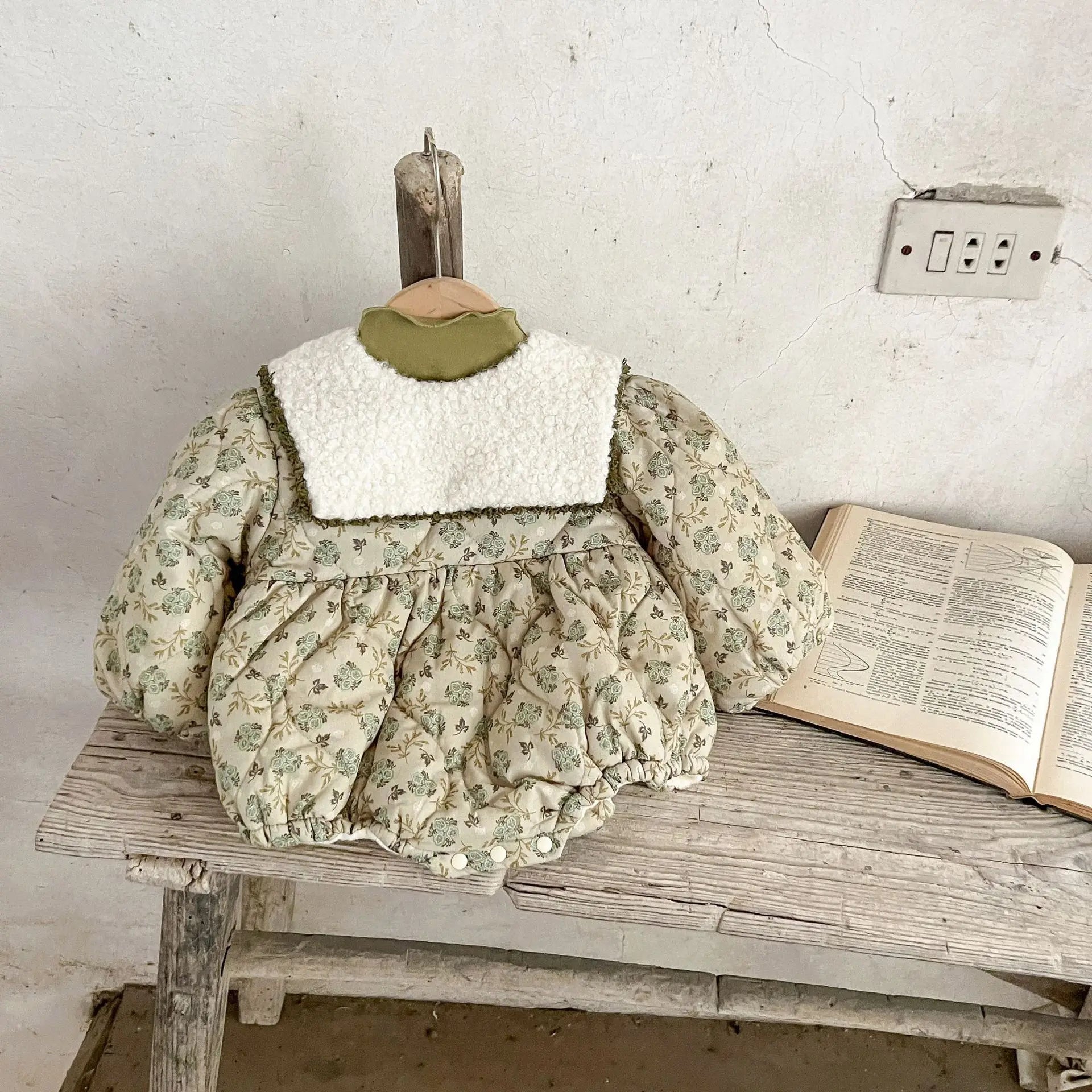 長袖ロンパース ベビーロンパース フラワープリントボアフリースセーラーカラーキルティング厚手長袖ボディスーツ【mh0007626】